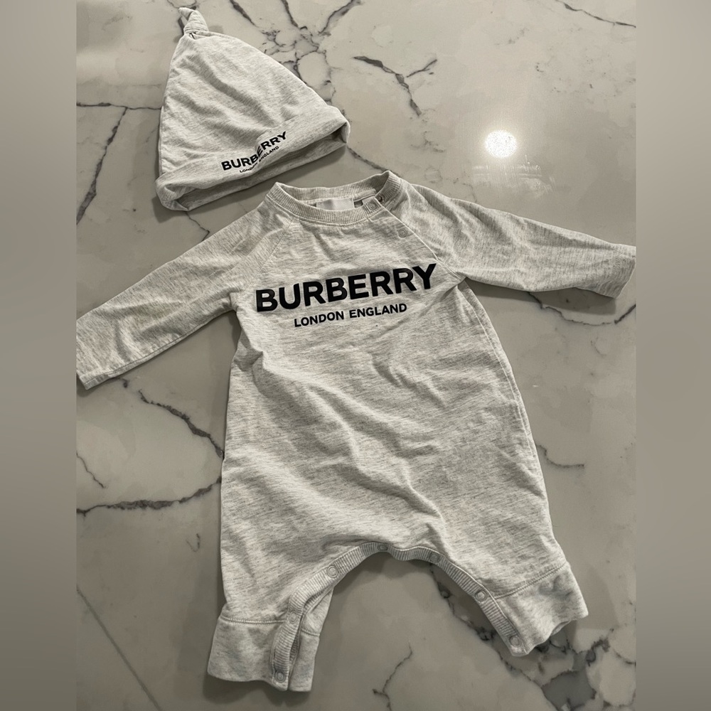 Burberry baby 3 months gray wi to black lettering